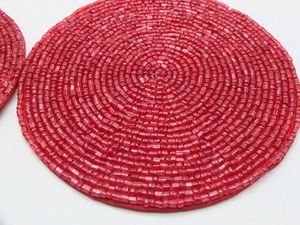 Sous-verre en spirale perlé rouge, rond, fait main, style bohème - Product Image 1