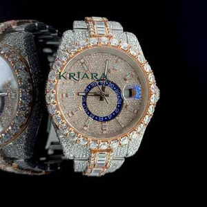 Reloj de Plata de Alta Gama en Acero Inoxidable con Diamantes Mossinate, Reloj Exquisito para Uso Formal e Informal, Disponible para la Venta - Product Image 1