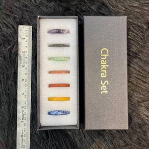 Cristaux de pierres précieuses polies de haute qualité, ensemble de 7 chakras gravés, pierres anti-stress mascotte de l'amour, pour la guérison Reiki, la méditation et le Feng Shui, cadeau - Product Image 3