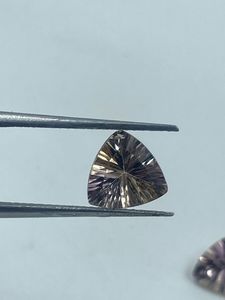 Pierre d'amétrine naturelle de haute qualité, couleur or clair + lavande claire, coupe trilobée, 2 pièces, 2,75 carats, 8 mm, pierre précieuse attrayante et magnifique - Product Image 3