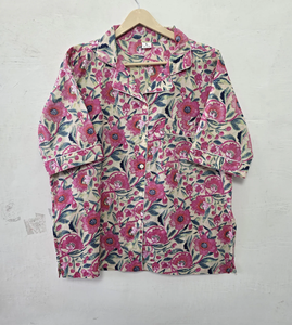 Ensemble de pyjama d'été élégant en coton rose à motifs floraux, chemise boutonnée et short confortable, respirant et à séchage rapide, vêtements de détente et de nuit - Product Image 4