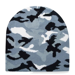 Bonnet en mohair tricoté sur mesure avec des fibres de première qualité offrant douceur isolante et charme hivernal luxueux - Product Image 1