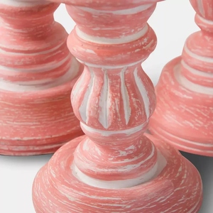 Ensemble de 3 bougeoirs en bois de manguier sculpté à la main, design créatif, finition rose vieillie, personnalisable. - Product Image 3