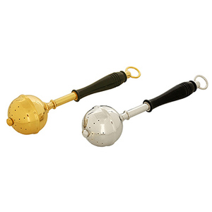 Pulvérisateur d'eau bénite à poignée en corne |   Aspergillum en laiton avec poignée classique – DOUBLE VEE EXPORTS - Product Image 1