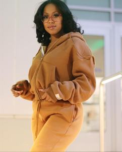 Conjuntos de sudadera y pantalón oversize de estilo urbano de peso pesado, con efecto apilado y acampanado, personalizados - Product Image 3