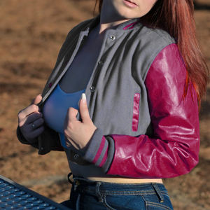 Veste courte universitaire pour femme, bleu marine et bordeaux, style Letterman, manteau bomber avec manches en similicuir, vêtement d'extérieur décontracté, mode féminine - Product Image 3