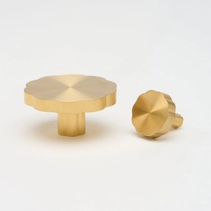Pomo de Gabinete en Forma de Estrella de Latón de Diseño Moderno, Acabado Dorado Pulido, para Cajones de Cocina y Hotel, Herraje Ecológico - Product Image 4