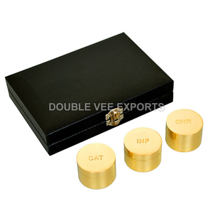 ชุดน้ำมันสำรอง Sanctuary รุ่น CHR CAT INF พร้อมกล่อง |   ภาชนะบรรจุน้ำมันทองเหลือง – DOUBLE VEE EXPORTS - Product Image 2