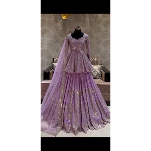ชุดเซ็ตเสื้อผ้าสำหรับงานปาร์ตี้สีม่วงสำหรับผู้หญิง ไซส์ M ยี่ห้อ NSR Designer ประกอบด้วยเสื้อ กางเกง และผ้าคลุมไหล่ - Product Image 5