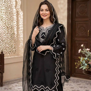 ชุดสตรีชาวเอเชียสำหรับฤดูร้อน ชุดปากีสถานพร้อมเสื้อปักลายฉลุประดับเลื่อม กางเกงพลลาโซ และผ้าคลุมไหล่ - Product Image 1