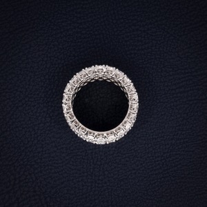 Bagues éternité en diamant pour femmes, forme poire, sertissage pavé, or blanc 10 carats, style glamour pour mariage - Product Image 4
