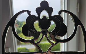 Soporte para ollas y sartenes de metal con acabado plateado y motivos chinos, resistente al calor, para decoración de mesa, personalizado al por mayor - Product Image 2