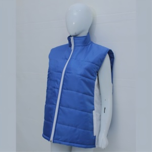 Chaleco acolchado sin mangas para hombre de alta calidad, diseñado para brindar calidez, comodidad y estilo. Hecho con aislamiento ligero. - Product Image 3