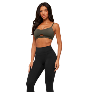 Soutien-gorge de sport vert Peekaboo pour femme avec logo personnalisé, en nylon et élasthanne, style balcon, soutien léger, idéal pour le yoga et l'entraînement fitness - Product Image 4