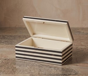 Caja de Almacenamiento de Diseño Minimalista para Dormitorio, Caja de Joyería Rectangular de Madera con Rayas Negras y Crema para Uso Decorativo - Product Image 4