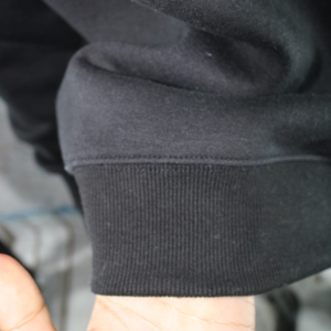 เสื้อสเวตเชิ้ตคอเต่า SEMO สีดำเทา แต่งลายปักสีแดง 100% คอเสื้อกว้าง ยี่ห้อ CLUSH INDUSTRIES - Product Image 3