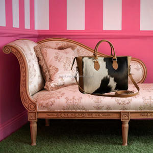 กระเป๋าโท้ทหนังแท้ขายส่ง พร้อมซิปปิด กระเป๋าสะพายไหล่ผู้หญิงทันสมัย ปักลาย LHTB-0004 - Product Image 6