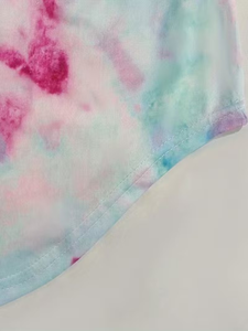 Camiseta de algodón orgánico para mujer, hecha a medida, estilo oversized, teñida con técnica tie-dye, para verano, fabricada en Bangladesh. - Product Image 5