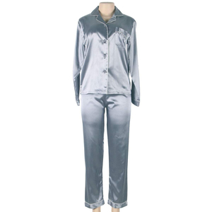 Ensemble de vêtements de nuit pour femmes en satin de luxe avec chemise classique à boutons et pantalon de pyjama long élégant - Product Image 1