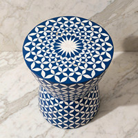 Tabouret en céramique artisanal, motif géométrique bleu, table d'appoint ronde, décoration de maison méditerranéenne
