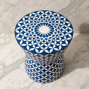 Tabouret en céramique artisanal, motif géométrique bleu, table d'appoint ronde, décoration de maison méditerranéenne - Product Image 5