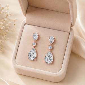 Pendientes de Oro de 18K con Diamantes Cultivados en Laboratorio |   Diseño de Doble Piedra con Corte Redondo y en Forma de Pera |   Joyería Fina de Lujo para Novias, Regalo para Mujer - Product Image 4