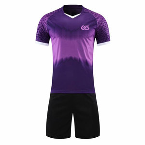 Uniforme de football respirant de couleur unie, logo personnalisé, uniforme de football nouvelle arrivée - Product Image 1