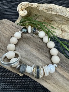 กำไลเรซิ่นทำมือ ทนทาน ลายดอกไม้ ปรับขนาดได้ สไตล์โมเดิร์น ผิวเคลือบเงา สีสันปรับแต่งได้ สำหรับผู้หญิง ใช้ได้ทุกวัน - Product Image 3