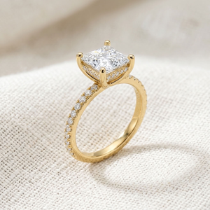 Anillo de Compromiso Solitario de Moissanita con Corte Princesa en Oro de 18K con Engaste de Puntas, Certificado IGI, Joyería de Lujo para Mujer - Product Image 4