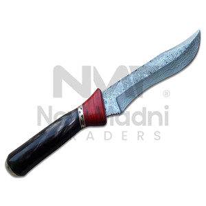 Cuchillo de caza de acero de Damasco con hoja de punta caída y mango de madera, cuchillos hechos a mano en venta a un precio asequible. - Product Image 1