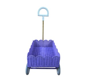 Chariot à jouets pour enfants en rotin naturel rustique, intégré avec panier de rangement ouvert et roues en bois, parfait pour les enfants. - Product Image 2