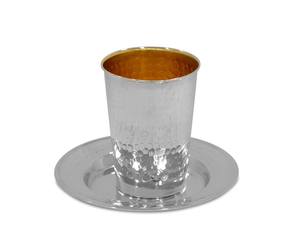 Nouvel Arrivage Coupe Kiddush en Argent Martelé avec Soucoupe, Intérieur Plaqué Or, Style Gobelet, Coupe à Vin Durable, Écologique et Personnalisable - Product Image 1