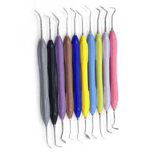 Juego de 10 Instrumentos Dentales para Rellenos de Composite con Mangos Ergonómicos Coloridos y Puntas Metálicas para una Aplicación Precisa de Resina - Product Image 6
