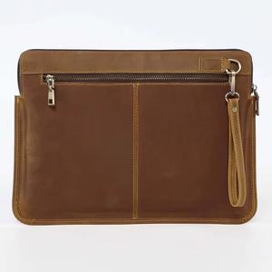 Housse pour ordinateur portable en cuir véritable vintage moderne pour hommes - Housse pour ordinateur portable professionnelle durable et écologique LS-0267 - Product Image 5