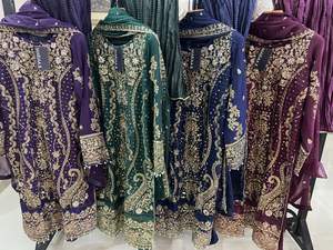 Colección inspirada en María B: Conjunto de lujo de 3 piezas de gasa, camisa de gasa pesada con bordado completo, dupatta bordada, plazo de gasa arrugada para ocasiones festivas. - Product Image 3