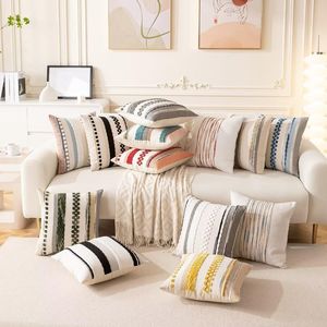 Set di 2 Cuscini Quadrati Boho a Righe 18x18, Fodere per Cuscini in Ciniglia, Copricuscini Decorativi Stile Fattoria - Product Image 2