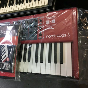 El Mejor Sintetizador Analógico Digital de 88 Teclas con Peso Real NORD Stage 3, Piano Eléctrico - Product Image 1