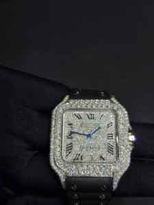 นาฬิกาข้อมือกลไกพรีเมียมรุ่นใหม่ล่าสุด ตัวเรือนสแตนเลสทรงเหลี่ยม กระจกแซฟไฟร์ หน้าปัดประดับเพชรโมอิสซาไนต์ครึ่งหน้าปัด ดีไซน์หรูหราทันสมัย - Product Image 4