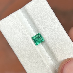 Esmeralda Natural de Zambia de Lujo, 1.06 Quilates, Verde Intenso, Corte Cuadrado Escalonado, Gema Preciosa Suelta para Joyería Fina Personalizada - Product Image 4
