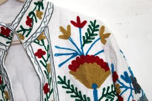 Veste Suzani brodée à la main Veste Suzani faite à la main pour femmes - Product Image 4