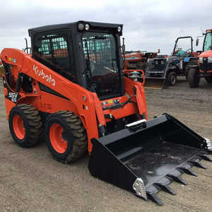 Chargeuse compacte Kubota SSV65 d'occasion, chargeuse compacte robuste avec une excellente maniabilité pour la construction et l'aménagement paysager - Product Image 1