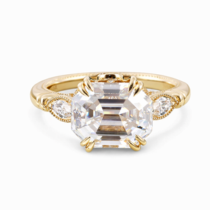 Anillo de compromiso de oro macizo de 14K con corte esmeralda, diseño de hoja y piedras laterales vintage con milgrain, anillo de tres piedras con diamantes de laboratorio, joyería fina nupcial - Product Image 1