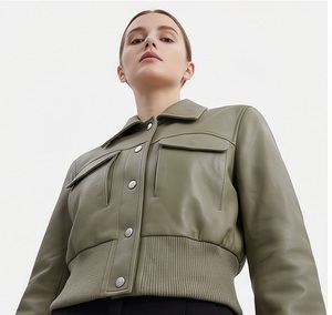 Blouson d'hiver court en peau de mouton véritable pour femme, coupe-vent, écologique, vert olive, style universitaire, personnalisable, vente en gros - Product Image 4