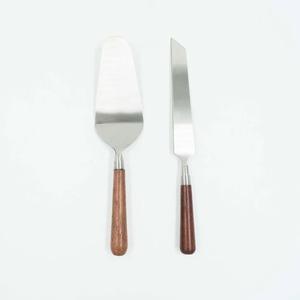 Grand plateau de service en acier inoxydable pour gâteaux et pâtisseries, idéal pour la restauration haut de gamme et les événements - Product Image 2