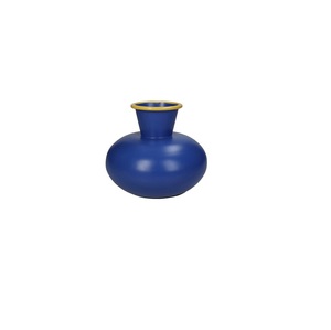 Vase en métal bleu abstrait contemporain en forme de donut - Ornement de table géométrique créatif pour fleurs séchées et design d'intérieur moderne - Product Image 1
