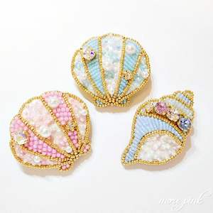 Broche de cuentas hecho a mano de lujo asequible para mujer a precio económico - Product Image 4