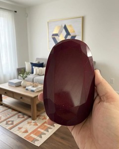 พลอยทับทิมรูปไข่ขนาดใหญ่สีแดงเข้ม ขัดเงาแบบคาโบชอง สำหรับทำเครื่องประดับ ตกแต่ง และบำบัดรักษา - Product Image 2