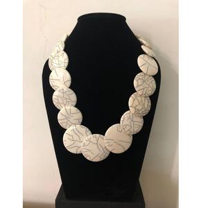 Lujoso último collar de cuentas de resina de moda hermoso pulido de la mejor calidad personalizado hecho a mano para mujeres de la India. - Product Image 1