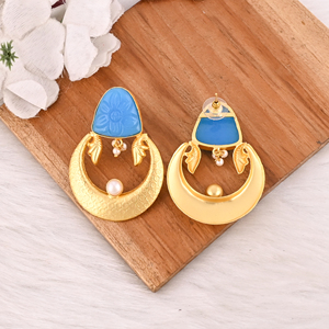 Elegantes Pendientes de Moda Hechos a Mano con Perlas de Calcedonia Azul Oscuro Chapadas en Oro y Bisel de Latón, Joyería para Mujer, Regalo Shilpi - Product Image 5