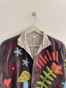 Chaqueta de terciopelo Suzani con bordado artístico indio, chaqueta boho para mujer - Product Image 4